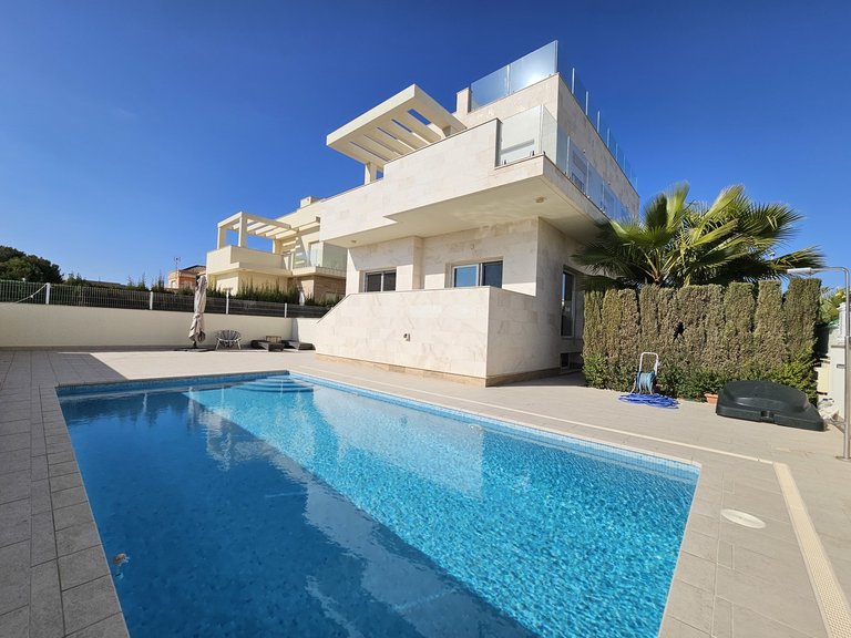 Villa for Sale in Costa Blanca La Zenia, Alicante 2