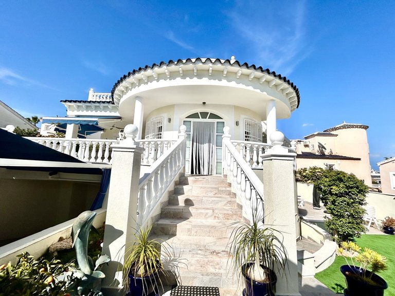 Villa for Sale in Inland Pinar De Campoverde, Alicante 36