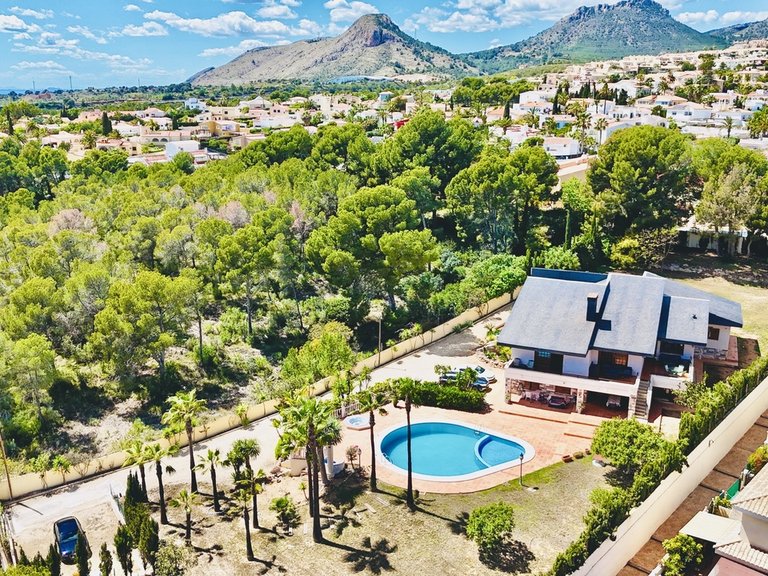 Villa for Sale in La Nucia, Alicante 1