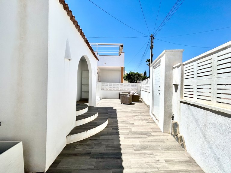 Villa for Sale in Villamartin, Alicante 30