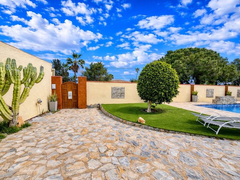 Villa for Sale in Costa Blanca Cabo Roig, Alicante 39