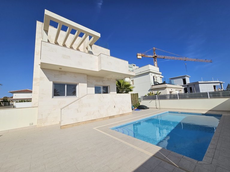 Villa for Sale in Costa Blanca La Zenia, Alicante 1