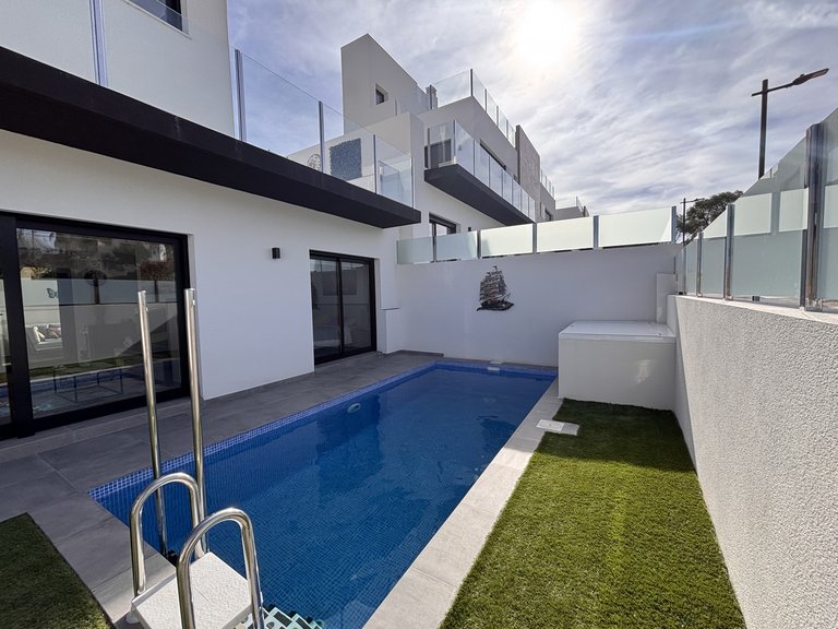 Villa for Sale in Costa Blanca Villamartin, Alicante 7