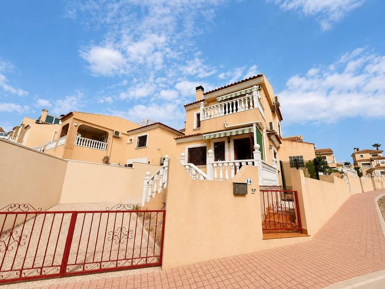 Villa for Sale in Costa Blanca Villamartin, Alicante 1