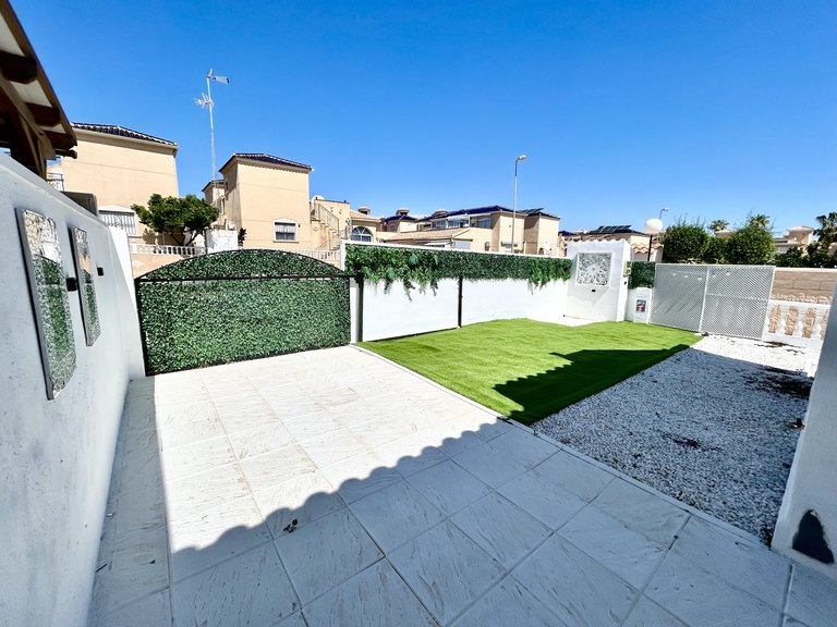 Town House for Sale in Punta Prima, Alicante 24