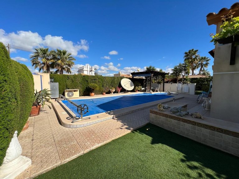 Villa for Sale in Costa Blanca Cabo Roig, Alicante 21