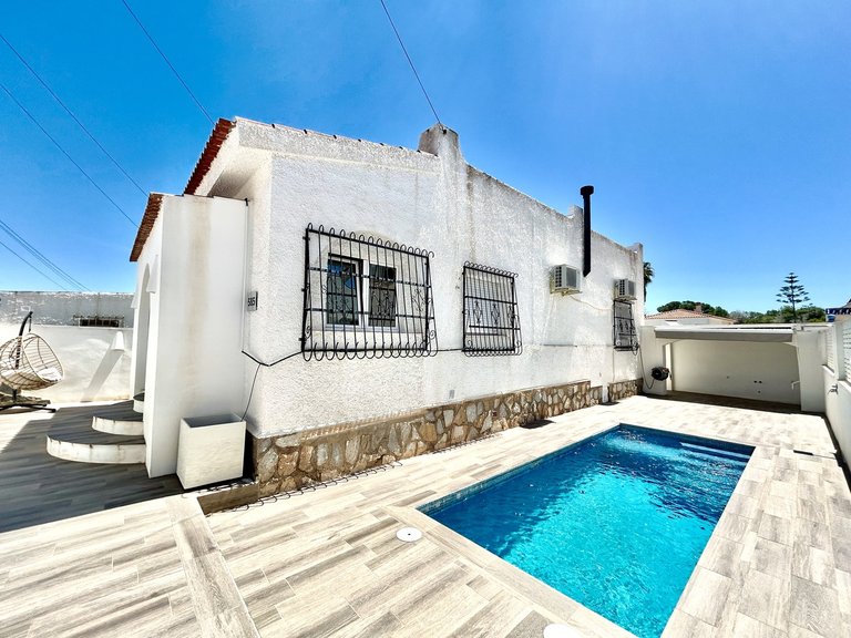 Villa for Sale in Villamartin, Alicante 27