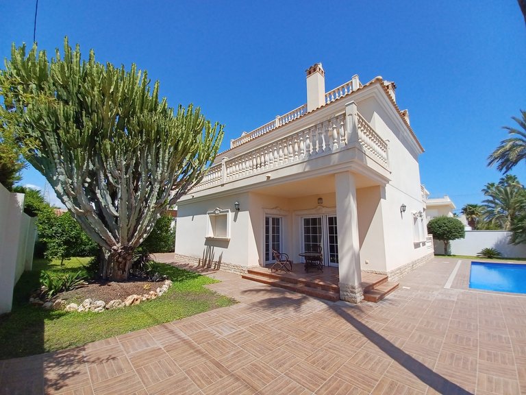 Villa for Sale in Cabo Roig, Alicante 3
