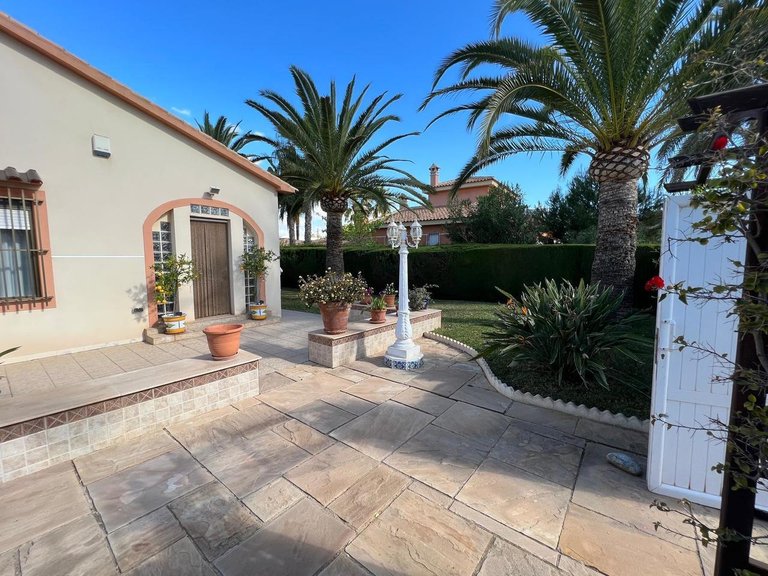 Villa for Sale in Costa Blanca Cabo Roig, Alicante 28