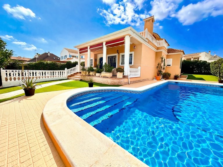 Villa for Sale in Costa Blanca La Mata, Alicante 1