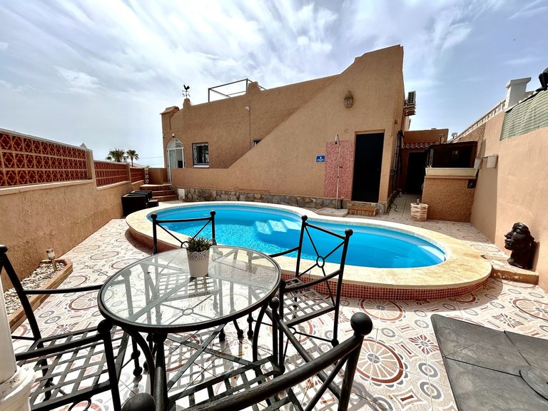 Villa for Sale in Villamartin, Alicante 18