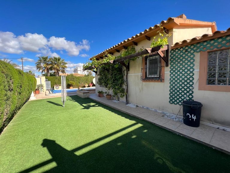 Villa for Sale in Costa Blanca Cabo Roig, Alicante 22