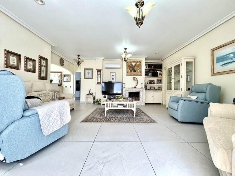 Villa for Sale in Inland Pinar De Campoverde, Alicante 7