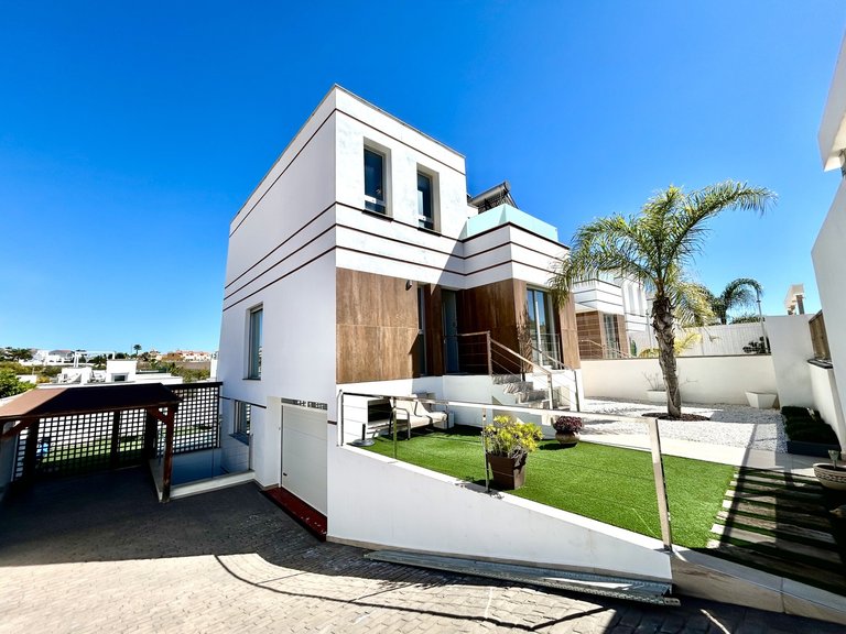 Villa for Sale in Costa Blanca Villamartin, Alicante 41