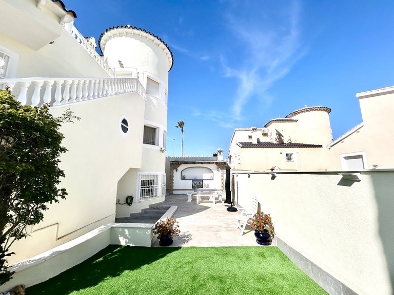 Villa for Sale in Inland Pinar De Campoverde, Alicante 38