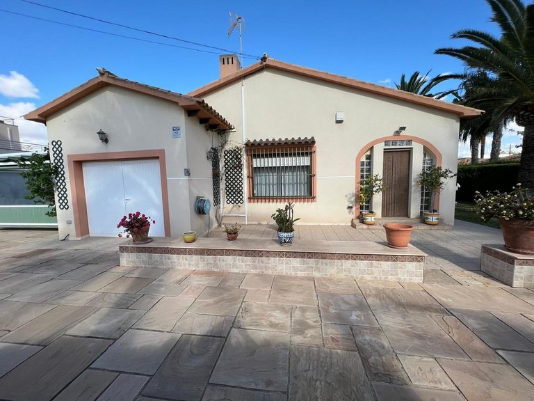 Villa for Sale in Costa Blanca Cabo Roig, Alicante 4