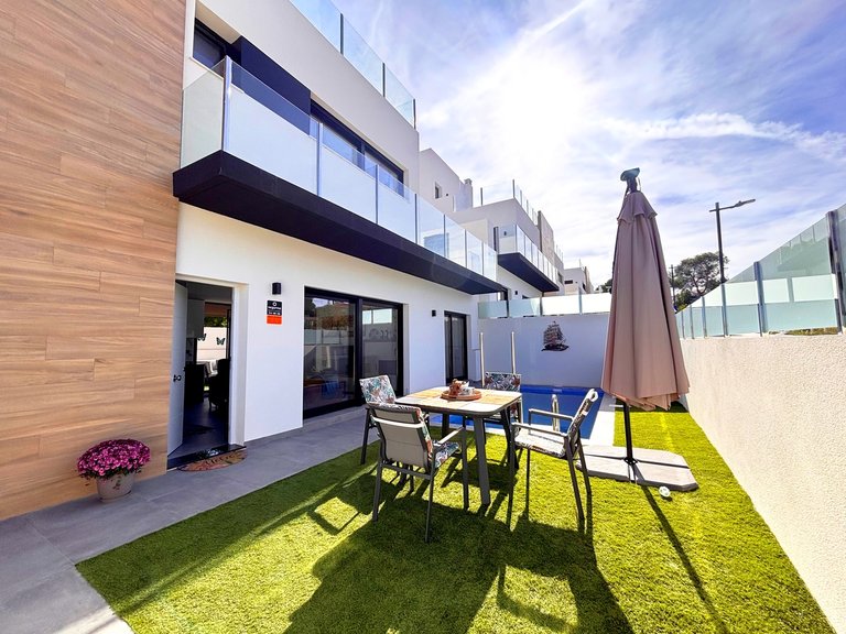 Villa for Sale in Villamartin, Alicante 8