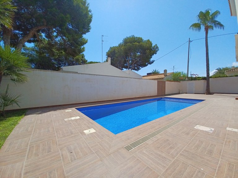 Villa for Sale in Cabo Roig, Alicante 4