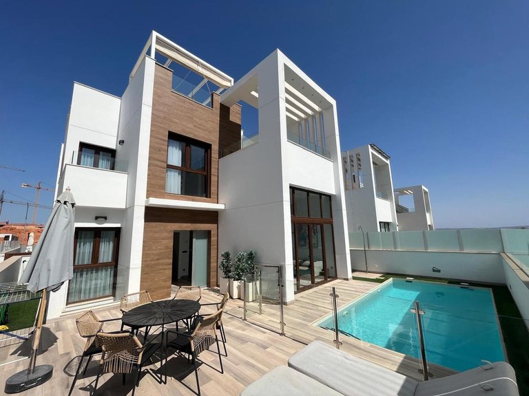 Villa for Sale in Los Balcones, Los Balcones, Torrevieja, Alicante 2