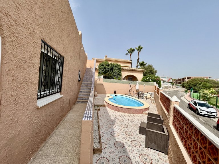Villa for Sale in Villamartin, Alicante 16