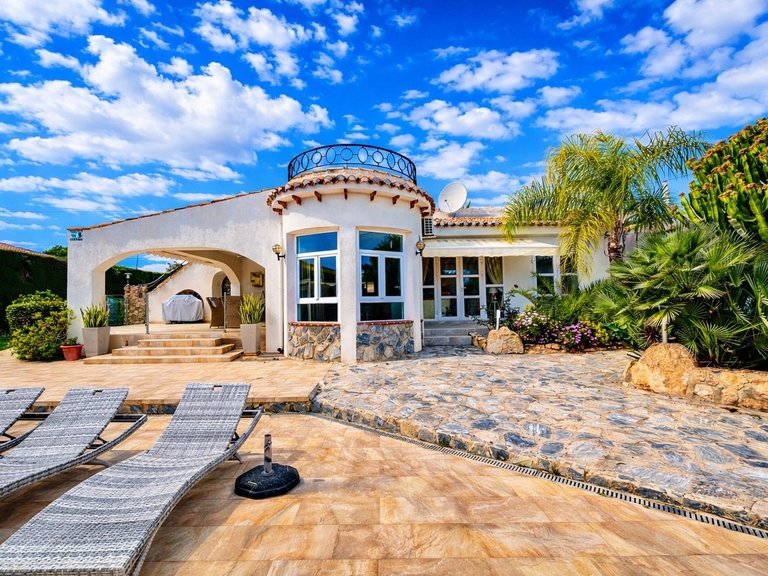 Villa for Sale in Costa Blanca Cabo Roig, Alicante 1