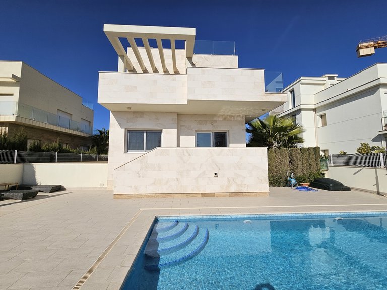 Villa for Sale in Costa Blanca La Zenia, Alicante 3