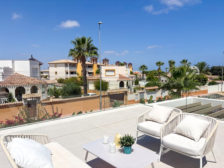 Villa for Sale in Cabo Roig, Alicante 41