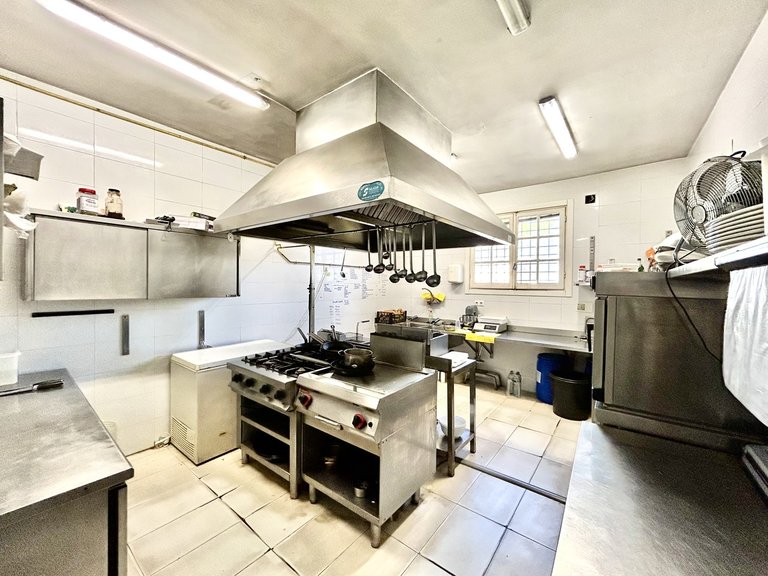 Commercial for Sale in Costa Blanca Cabo Roig, Alicante 32