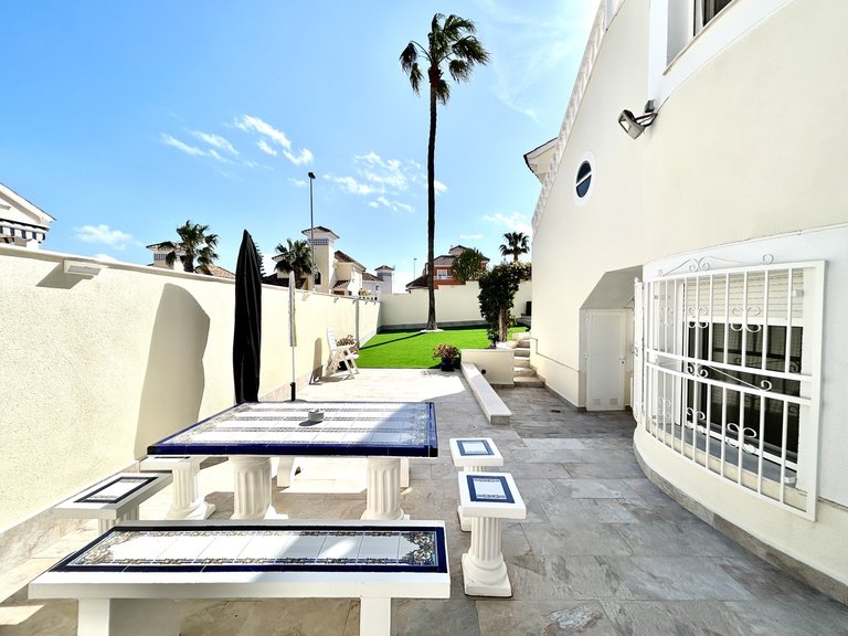 Villa for Sale in Inland Pinar De Campoverde, Alicante 41