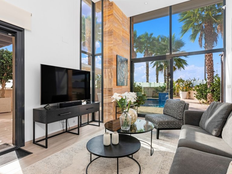 Villa for Sale in Cabo Roig, Alicante 9