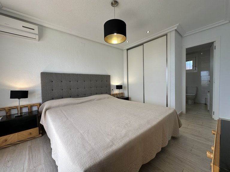 Apartment for Sale in Costa Blanca Mil Palmeras, Alicante 16