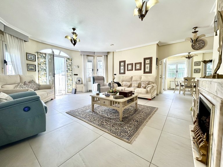 Villa for Sale in Inland Pinar De Campoverde, Alicante 9