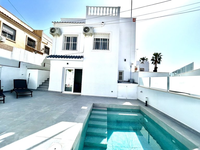 Villa for Sale in Costa Blanca Villamartin, Alicante 27