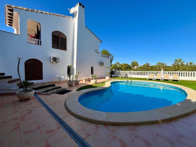 Villa for Sale in Costa Blanca Villamartin, Alicante 26
