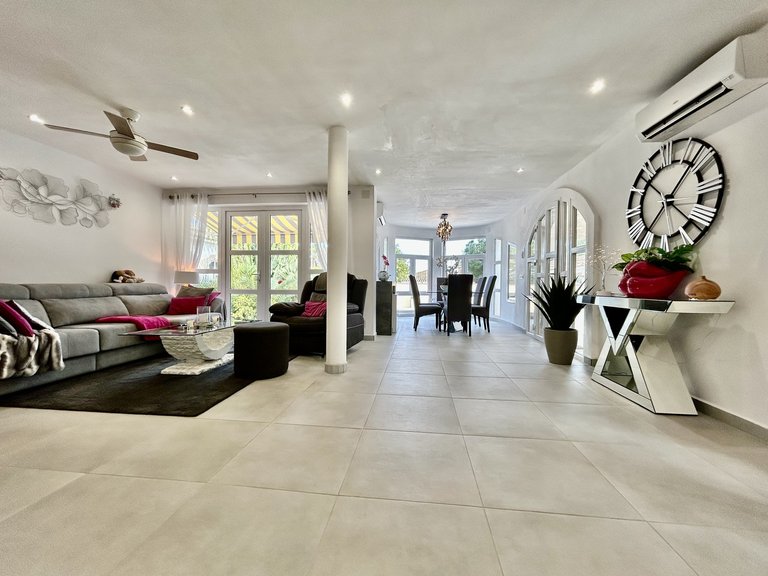 Villa for Sale in Costa Blanca Cabo Roig, Alicante 5