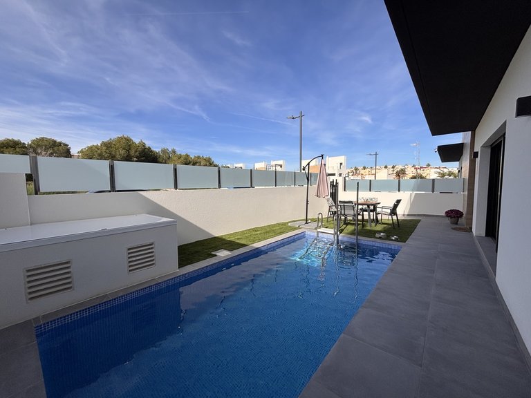 Villa for Sale in Costa Blanca Villamartin, Alicante 5