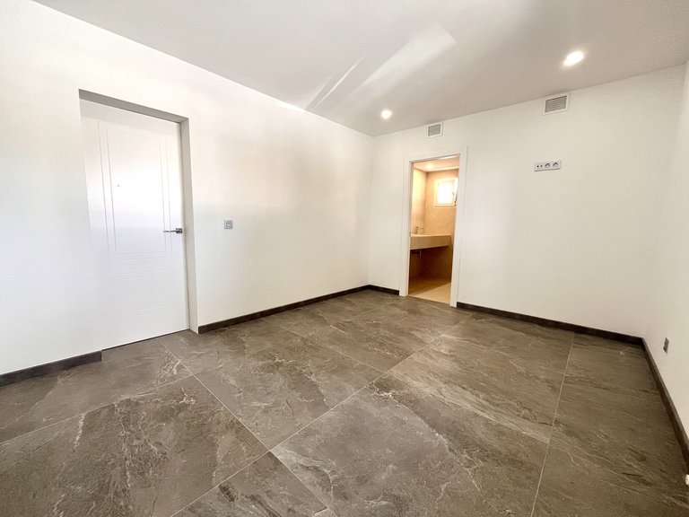 Villa for Sale in Costa Blanca Los Balcones, Alicante 9