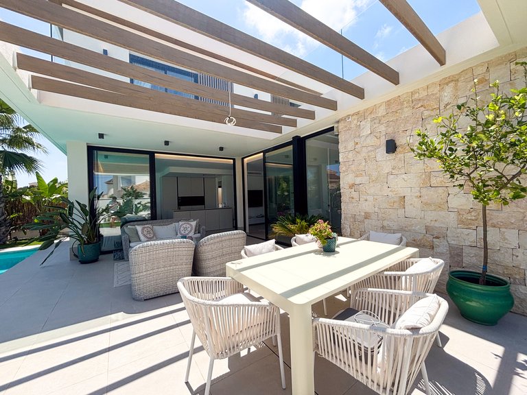 Villa for Sale in Cabo Roig, Alicante 10