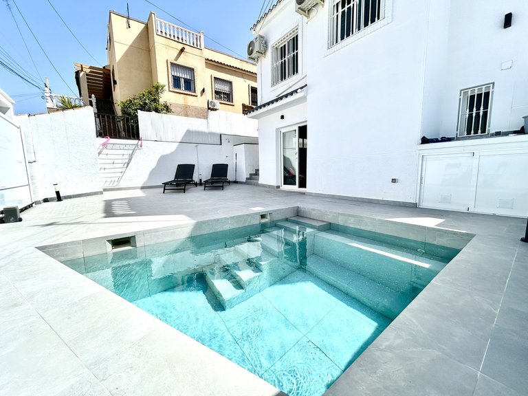 Villa for Sale in Costa Blanca Villamartin, Alicante 28