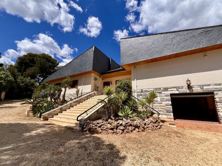 Villa for Sale in La Nucia, Alicante 3