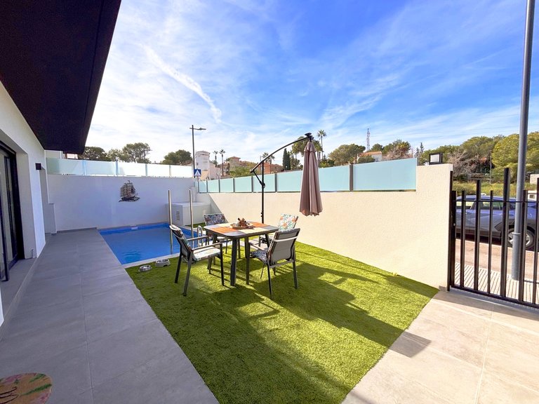 Villa for Sale in Villamartin, Alicante 5