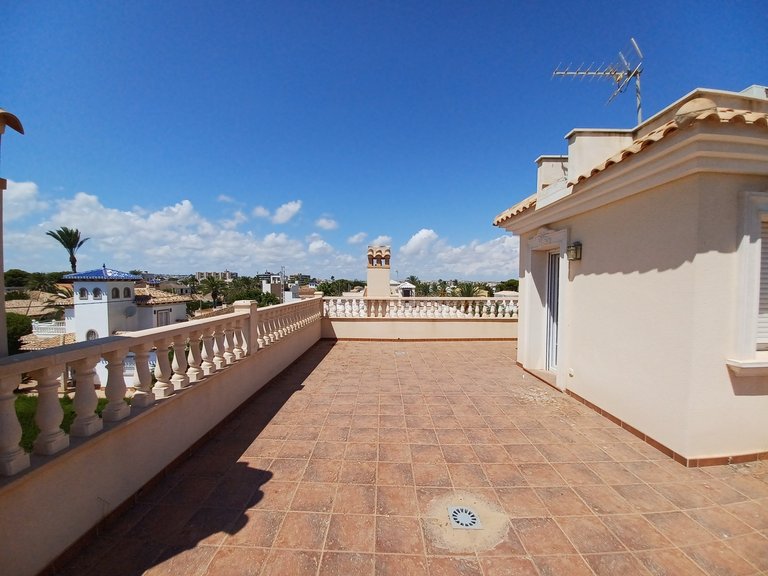 Villa for Sale in Cabo Roig, Alicante 39