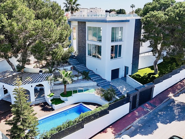 Villa for Sale in Costa Blanca Los Balcones, Alicante 1