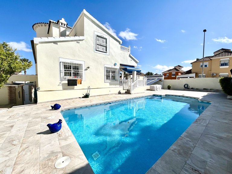 Villa for Sale in Inland Pinar De Campoverde, Alicante 33