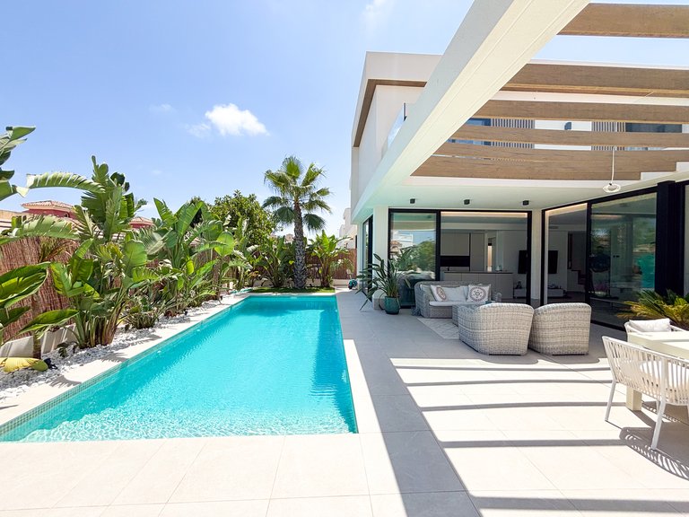 Villa for Sale in Cabo Roig, Alicante 6
