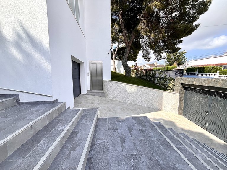 Villa for Sale in Costa Blanca Los Balcones, Alicante 34