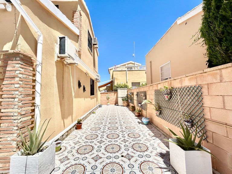 Villa for Sale in Costa Blanca Los Balcones, Alicante 41