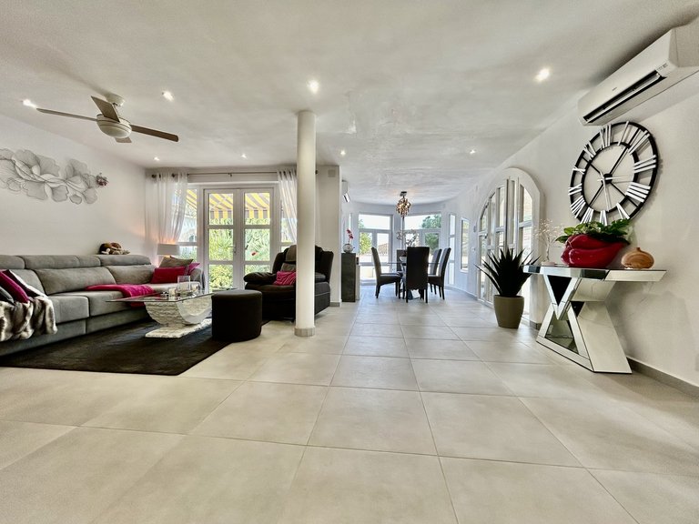 Villa for Sale in Costa Blanca Cabo Roig, Alicante 36