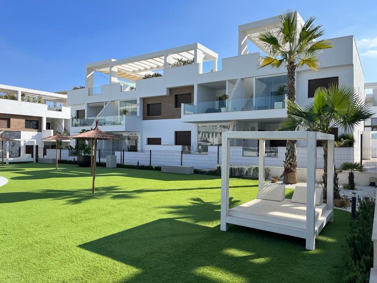 Villa for Sale in Los Balcones, Los Balcones, Torrevieja, Alicante 33