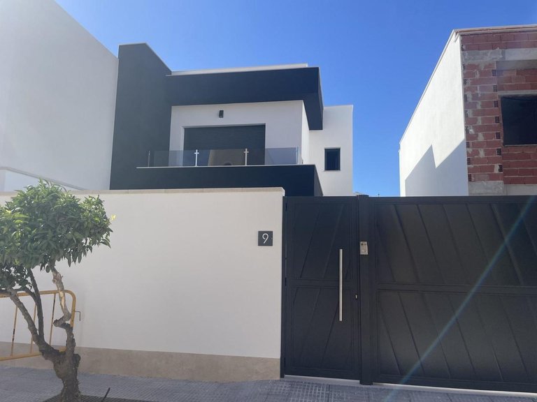 Villa for Sale in Almoradi, Alicante 2